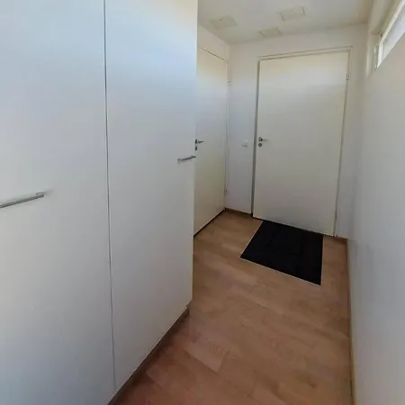 Apartment Kotimaailma - Valoisa Kalustettu Yksioe Espoossa
